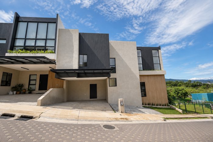 Casa para Estrenar de 3 Habitaciones en NAIA Guachipelín en San Rafael, Escazú, San José — $2,200 - Foto 2 de 26