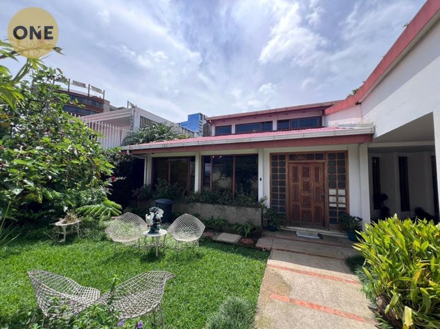 Propiedad Espaciosa de 5 Habitaciones en Rohrmoser, San José in Pavas, San José — $779,000