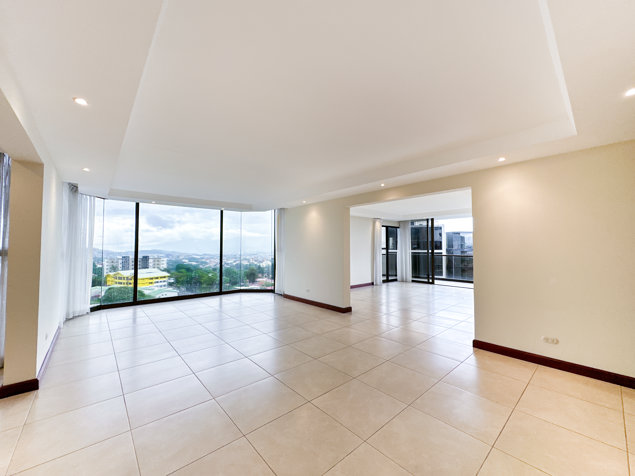Amplio Apartamento con espectaculares vistas en Escazú in Escazú, San José — $350,000 - Photo 3 of 24