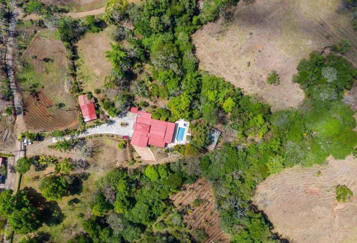 Casa de Lujo con Piscina, Jacuzzi y Naturaleza en Puriscal in Santiago, Puriscal, San José — $497,000