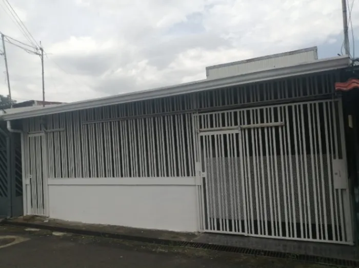 ✨ OPORTUNIDAD ÚNICA – ALQUILER CASA EN LOS LAGOS DE HEREDIA ✨ en San Francisco, Heredia — ₡ 390 000
