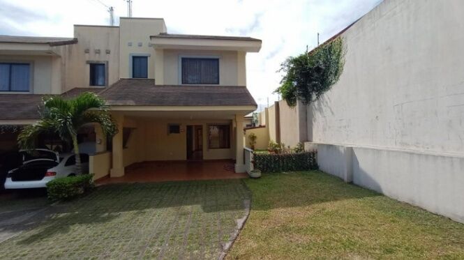 Se vende espaciosa casa con patio en San Pablo Heredia 25-1276 en San Pablo, Heredia — $230,000