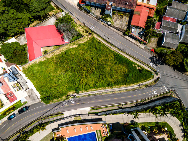 Precio Reducido, Lote de 1555 m2 en La Paco, Escazú. Costa Rica in San Rafael, Escazú, San José — $396,000 - Photo 2 of 18