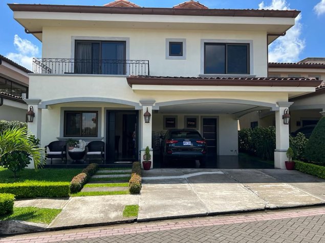 VENDO CASA ESTILO COLONIAL EN HEREDIA. in La Ribera, Belén, Heredia — $538,000