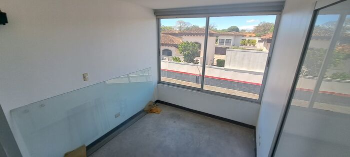 ALQUILER DE OFICINA, SAN JOSE, LINDORA en Santa Ana, San José — $1,384