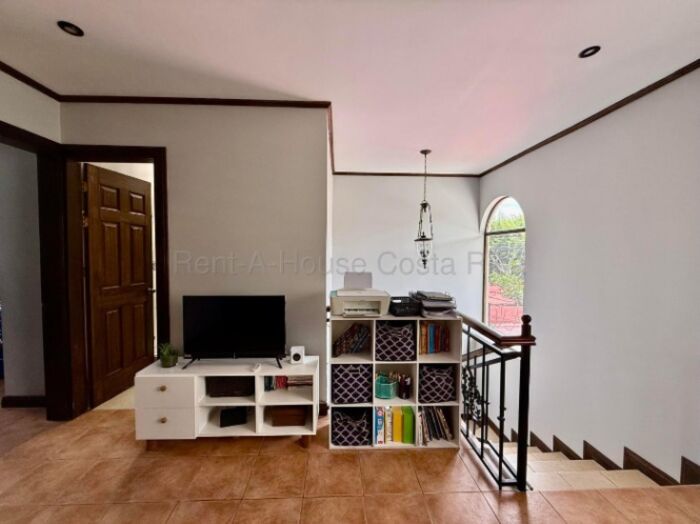 Venta de casa familiar con terraza, jardín y alta plusvalía #26-2220 GS en San Juan, Tibás, San José — $275,000