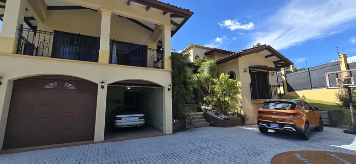 House for SALE in Heredia, Santa Barbara. Code: 5PVV8466890 in Santa Bárbara, Heredia — $650,000
