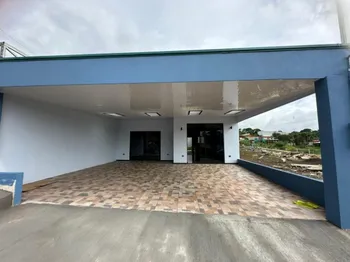 SE VENDE BELLA CASA NUEVA EN SAN RAMÓN. 