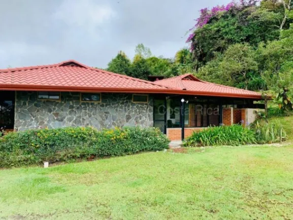 Quinta en Venta-Turrialba Santa Cruz lista para alquilar en Santa Cruz, Turrialba, Cartago — $2,500