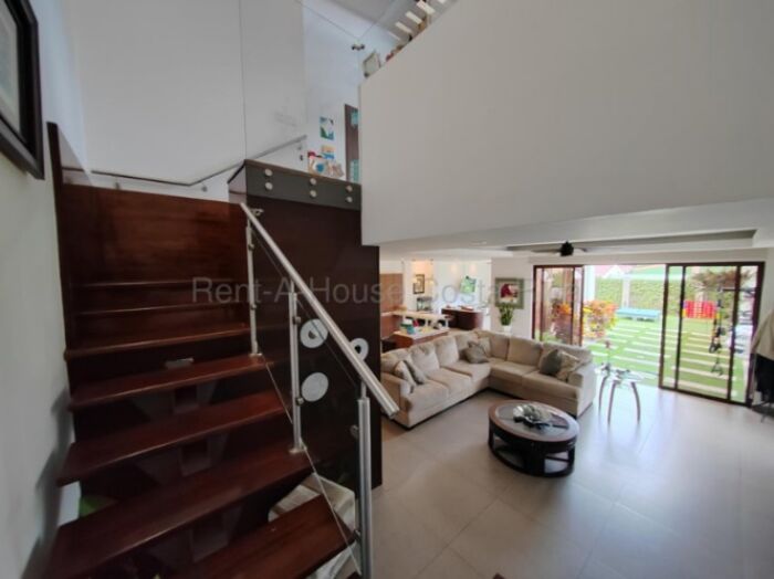 Venta de Casa en Montes de Oca-San Pedro. RAH 27-71 in San Pedro, Montes De Oca, San José — $575,000