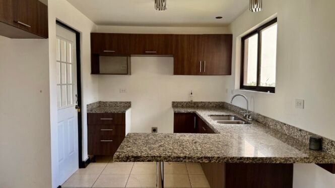 CASA EN VENTA, MORAVIA $200.000 COD#26-1293 in La Trinidad, Moravia, San José — $200,000