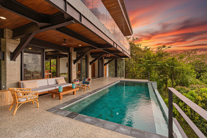 Oasis de lujo en Bahía Ballena: 5 habitaciones y piscina in Bahía Ballena, Osa, Puntarenas — $1,550,000 - Photo 2 of 51