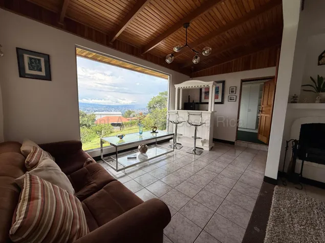 Alquiler de casa de 5 dormitorios con vistas a las montañas y miniapartamento #27-600 GS en San Antonio, Escazú, San José — $4,500 - Foto 2 de 11