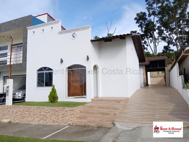 Casa en Venta - Condominio Las Calas in Grecia, Alajuela — ₡ 105 000 000
