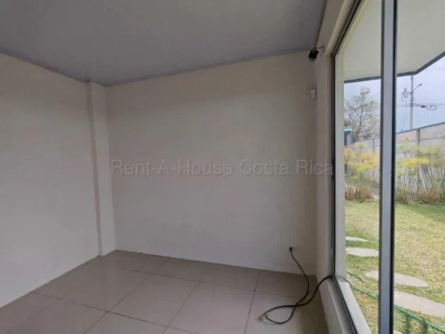 Alquiler de Propiedad con 2 Apartamentos en San Isidro de Heredia. RAH 26-1621 en San Isidro, Heredia — $850 - Foto 3 de 11