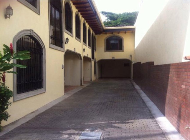 PARA INVERSION Propiedad con 2 apartamentos en Trejos Montealegre en San Rafael, Escazú, San José — $400,000 - Foto 3 de 19