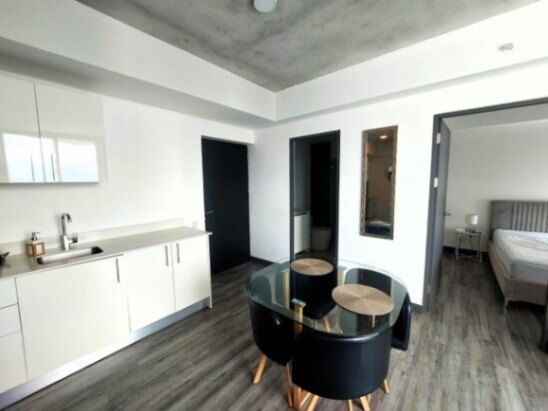 Se vende moderno apartamento amoblado en Sabana Secret 26-189 in Mata Redonda, San José — $199,500