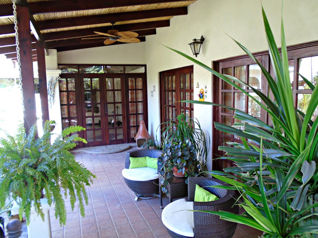 Casa Colonial Española de Una Planta con Apartamento en San Rafael, Escazú, San José — $549,000 - Foto 3 de 41