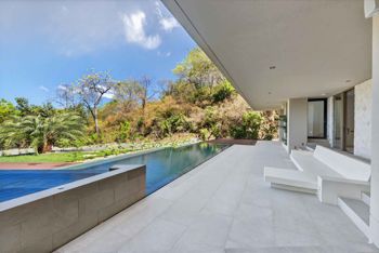 Casa de Lujo con Vista al Mar en Tamarindo, Costa Rica in Tamarindo, Santa Cruz, Guanacaste — $4,250,000 - Photo 5 of 25