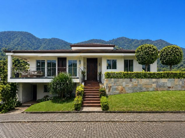 VENTA / Lujosa Propiedad (Permiso de Uso Comercial), Escazú in San Antonio, Escazú, San José — $795,000