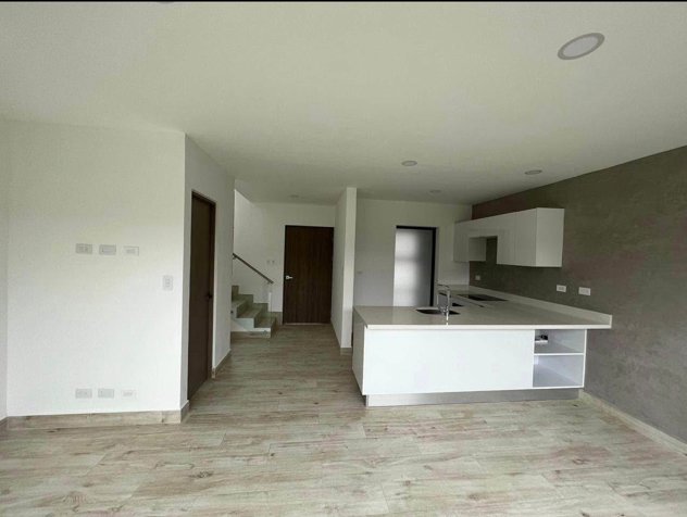 Lindo apartamento en alquiler en San Rafael, Escazú, San José — $1,700 - Foto 2 de 7