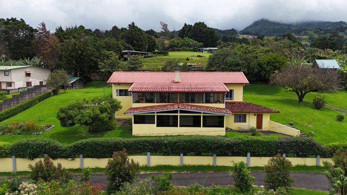 Venta de Casa en San Isidro de Heredia en San Isidro, Heredia — $450,000