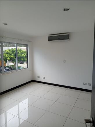 CityMax Vende Casa en Santa Ana  en Santa Ana, San José — $240,000 - Foto 2 de 5