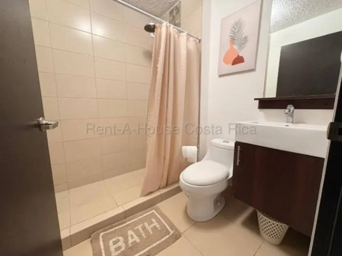 Alquiler de apartamento amoblado en planta baja con 3 habitaciones #26-1928 GS en San Rafael, Alajuela — $1,000 - Foto 3 de 11