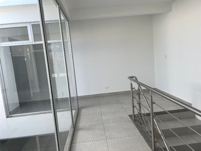 Casa Moderna y Amplia en Condominio en San Rafael, Alajuela — $1,600