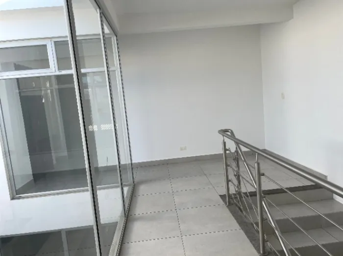 Casa Moderna y Amplia en Condominio en San Rafael, Alajuela — $1,600 - Foto 3 de 13