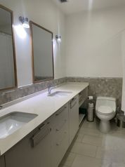 Viva Distrito 4 con Jardín Privado | Apartamento en Alquiler en Escazú in Jardín, Dota, San José — $2,800 - Photo 3 of 10