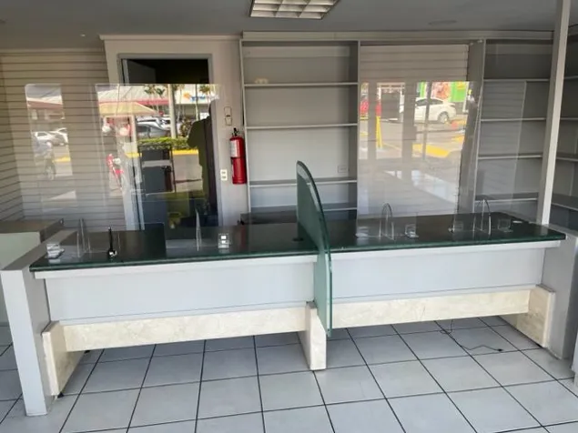COMMERCIAL UNIT FOR RENT - SHOPPING CENTER IN DESAMPARADOS in Desamparados, San José — ₡ 1 250 - Photo 3 of 5