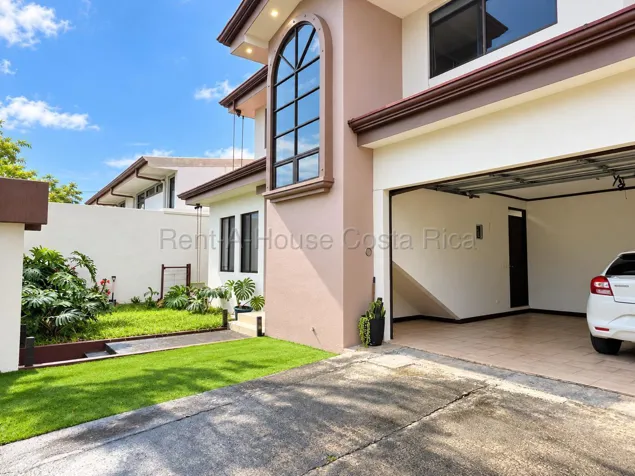 Casa Venta San Pablo Heredia 300m2 Terreno 265m2 Const 7 Habitaciones Principal Planta Baja Jacuzzi en Rincón Sabanilla, San Pablo, Heredia — $400,000