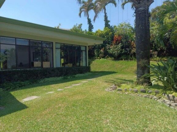 Se vende casa con amplia zona verde en San Rafael Escazú 24-1294 en San Rafael, Escazú, San José — $750,000