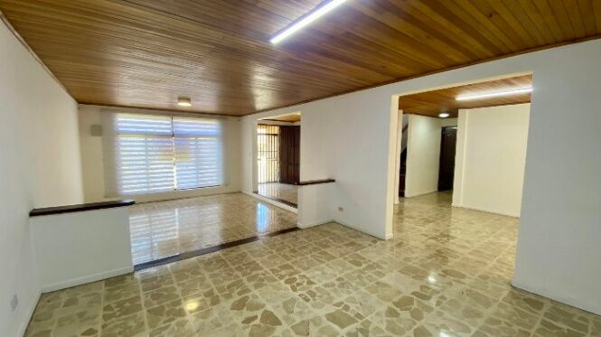 Se vende casa con patio en Zapote San José 26-1223 en Zapote, San José — $260,000 - Foto 2 de 20