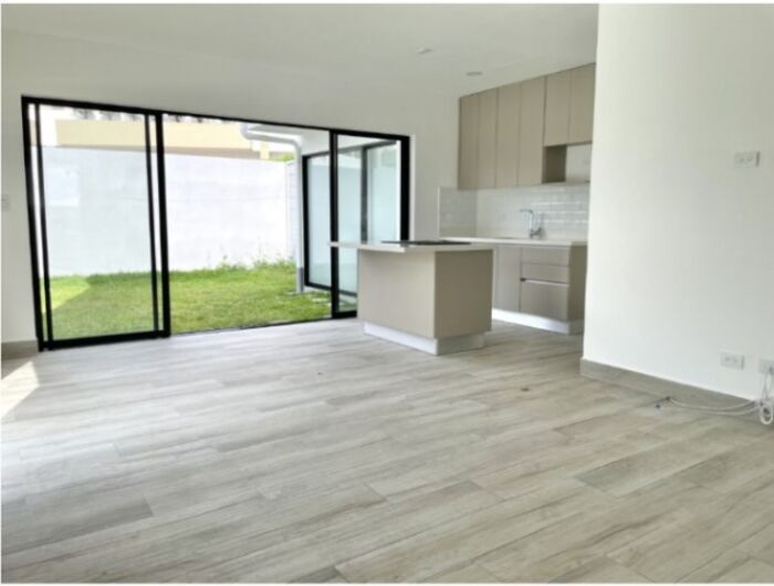 ALQUILOY VENDO CASA EN CONDOMINIO, SANTA ANA. en Santa Ana, San José — $1,850