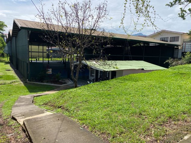 VENTA DE TERRENO EN LOMAS DE AYARCO, ACTUALMENTE CANCHAS DE TENNIS en Curridabat, San José — $1,234,000 - Foto 3 de 10