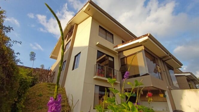 Se vende espaciosa casa en condominio de Sabanilla San José 25-1562 in Sabanilla, Montes De Oca, San José — $375,000