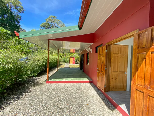 Venta Casa Playa Negra Limón Puerto Viejo 880 m2 en Cahuita, Talamanca, Limón — $230,000 - Foto 2 de 22