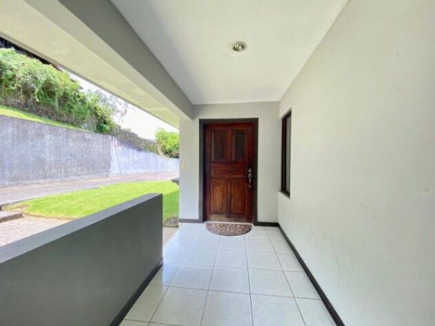 ELEGANTE CASA EN VENTA , POZOS, SANTA ANA, COD#26-516 in Pozos, Santa Ana, San José — $685,000
