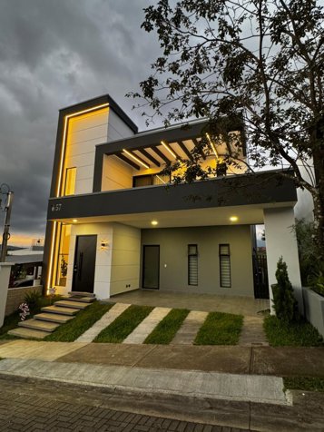 Moderna Casa en Venta - Grecia Alajuela. in Grecia, Alajuela — $397,000