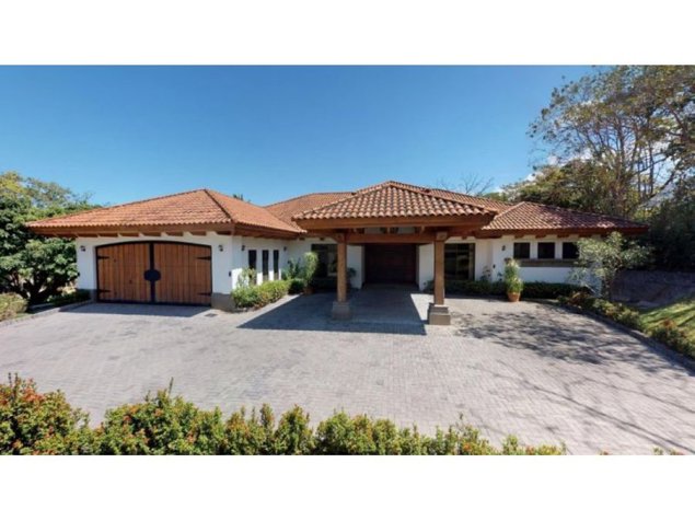 Preciosa y Exclusiva Residencia de Lujo en Santa Ana, Costa Rica in Pozos, Santa Ana, San José — $2,300,000 - Photo 3 of 38