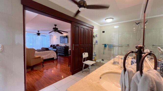 Venta de Apartamento en San Rafael de Escazú. RAH 26-218 en San Rafael, Escazú, San José — $315,000