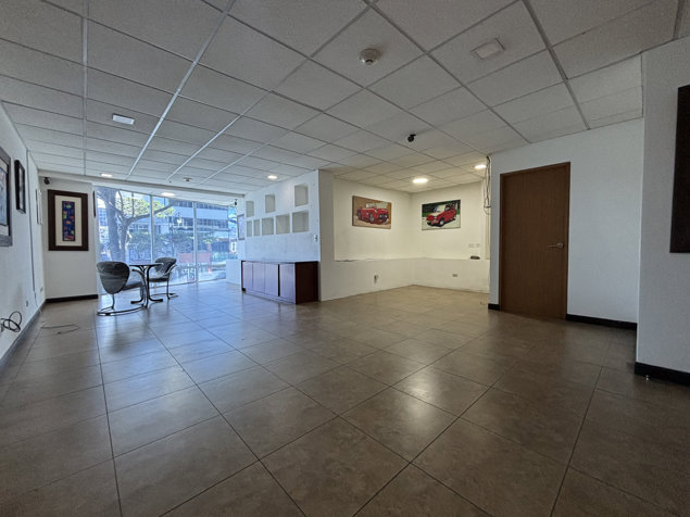 VENTA DE OFI DE 60 M², 3P/1B Y BODEGA EN TORRES PASEO COLÓN in Merced, San José — $186,500 - Photo 2 of 7