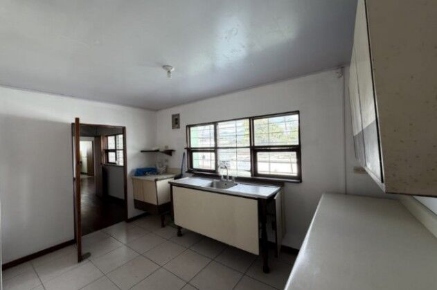 VENDO CASA ESQUINERA EN CATEDRAL, SAN JOSÉ.  in Catedral, San José — $240,000