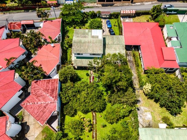 Se Vende Vivienda Espaciosa con Potencial de Desarrollo in Escazú, San José — $600,000