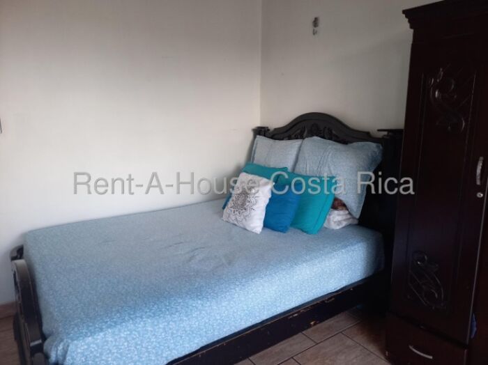 Venta de amplia casa familiar con excelente ubicación en Guadalupe #26-1417 GS en Mata de Plátano, Goicoechea, San José — $184,000