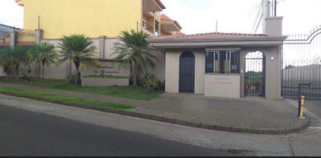 Se vende espaciosa casa con patio en condominio de Desamparados 23-1274 en Desamparados, Alajuela — $200,000