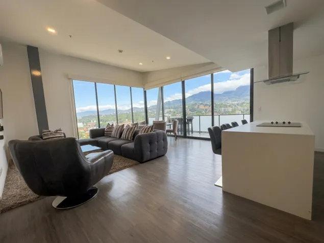Venta de Apartamento Escazú Village en Escazú, San José — $595,000 - Foto 2 de 13