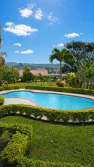 Hermosa casa grande en excelente ubicación en San Rafael, Poás, Alajuela — 190 000 000 ₡ - Foto 2 de 3